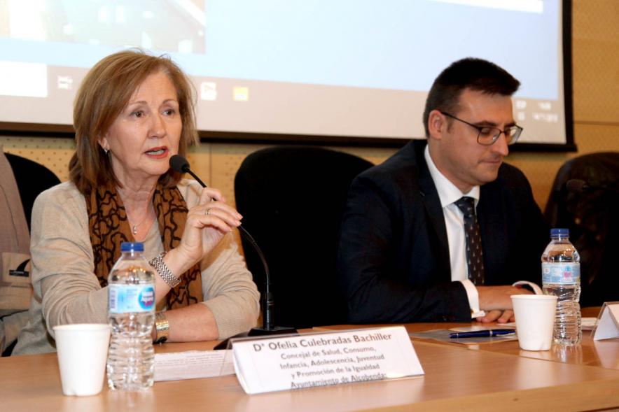Reunión de la ACAA en C.D. VAldelasfuentes - Imagen de la mesa presidencial donde podemos ver a la  delegada Ofelia Culebras y al vicealcalde Miguel Ángel Arranz.