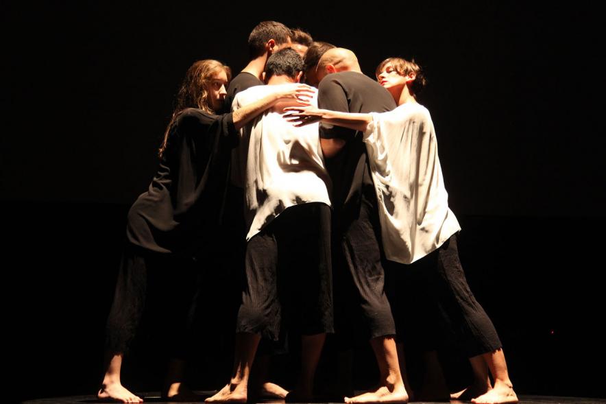 Presentación del Festival de Danza ADAE - Un paso de danza grupal.