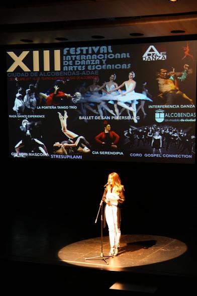 Presentación del Festival de Danza ADAE - Presentadora del acto.