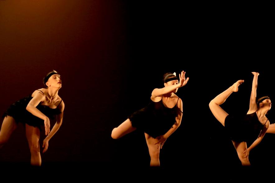 VIIº Certamen Día Mundial de la Danza ADAE - Imagen de uno de los grupos de danza en un momento de su actuación.