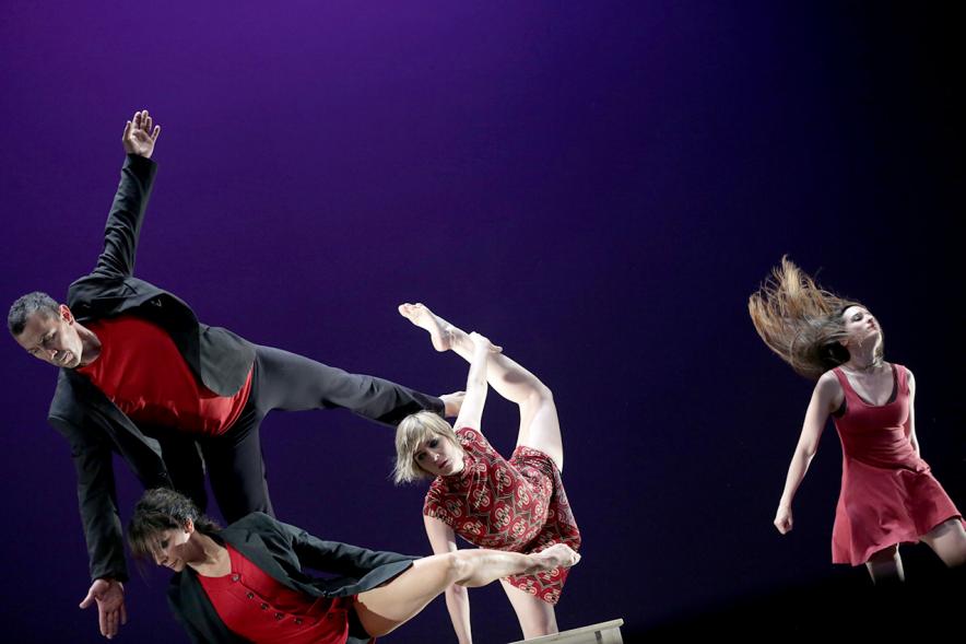 VIIº Certamen Día Mundial de la Danza ADAE - Imagen de uno de los grupos de danza en un momento de su actuación.