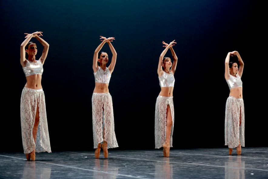 VIIº Certamen Día Mundial de la Danza ADAE - Imagen de uno de los grupos de danza en un momento de su actuación.