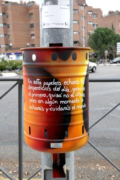 Presentación Papeleras Colectivo ADOS -  Un modelo de papelera.
