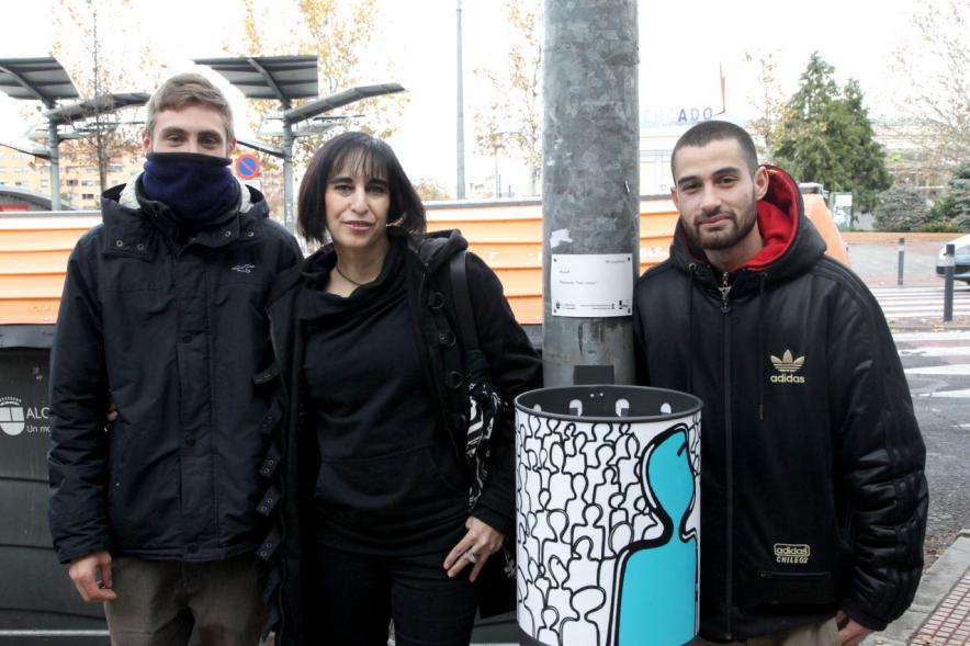 Presentación Papeleras Colectivo ADOS -  Los creadores de una papelera.