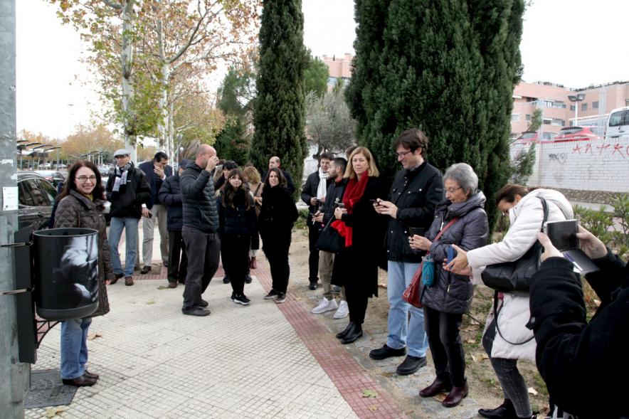 Presentación Papeleras Colectivo ADOS - Las autoridades, el publico y los diseñadores juntos. 