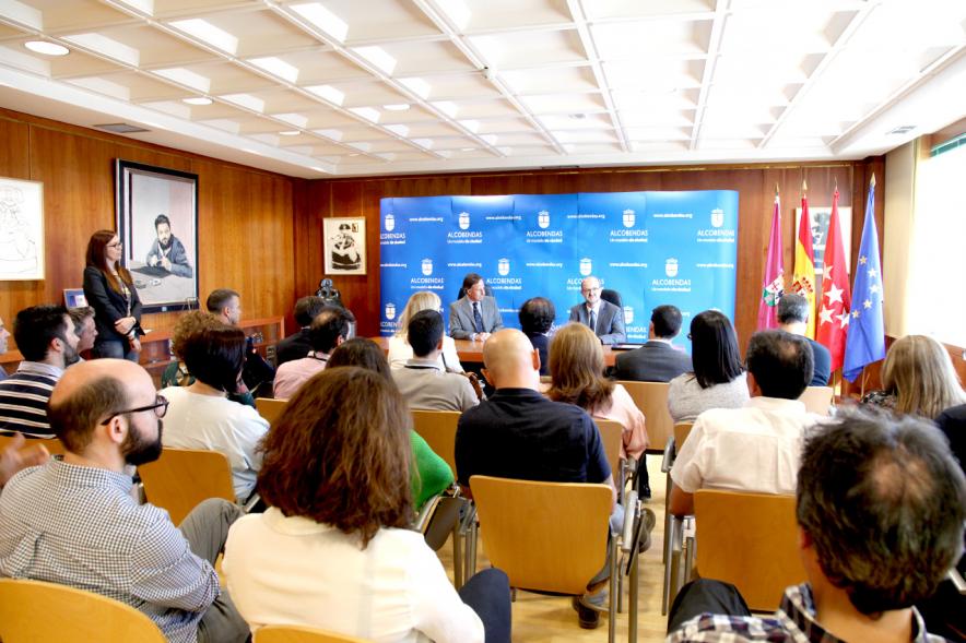 Entrega Certificación AENOR al Ayuntamiento - Imagen del público asistente a la entrega de la certificación.