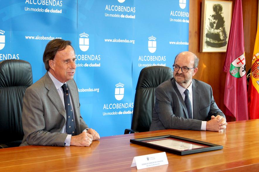 Entrega Certificación AENOR al Ayuntamiento - Imagen de los momentos antes de la entrega de la certificación AENOR.