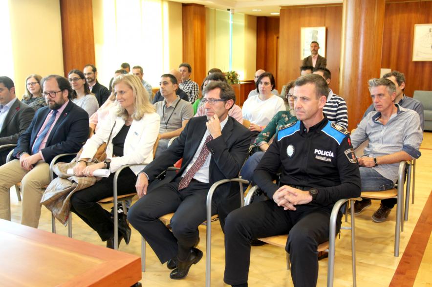 Entrega Certificación AENOR al Ayuntamiento - Imagen del público asistente a la entrega de la certificación.