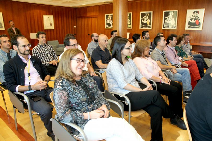 Entrega Certificación AENOR al Ayuntamiento - Imagen del público asistente a la entrega de la certificación.