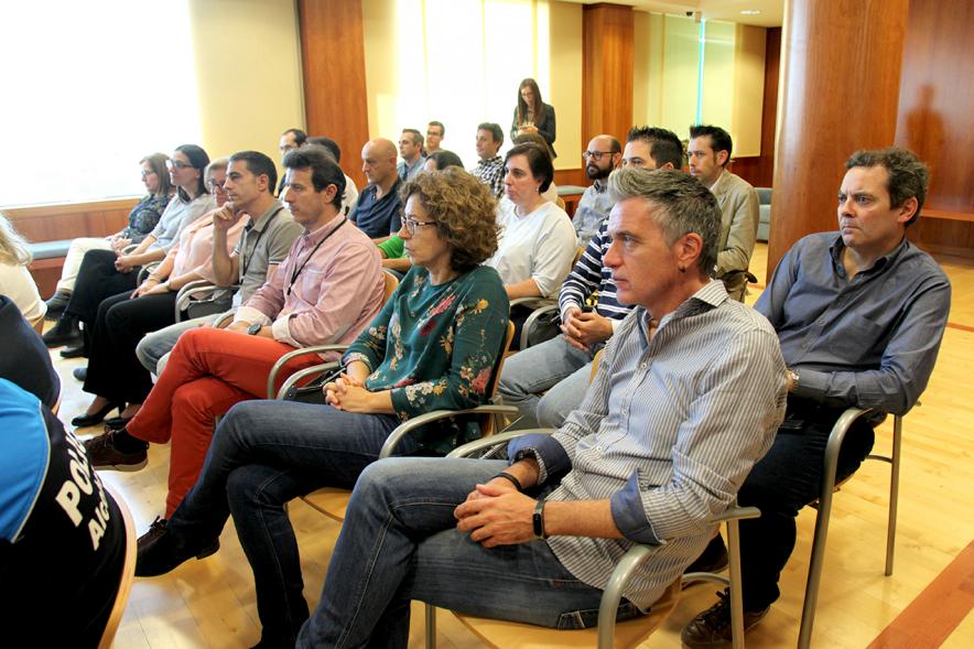 Entrega Certificación AENOR al Ayuntamiento - Imagen del público asistente a la entrega de la certificación.
