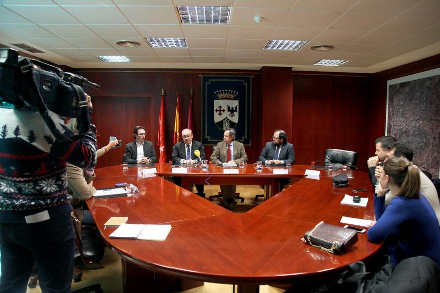 Representantes de cada una de las partes en la firma del acuerdo