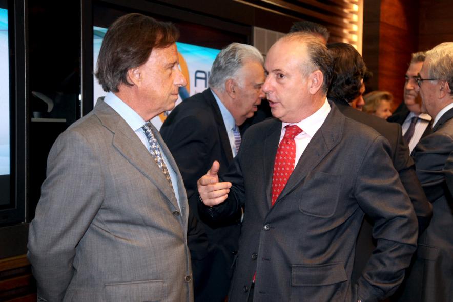 40º Aniversario de AICA - El alcalde García de Vinuesa junto con un miembro de la AICA.