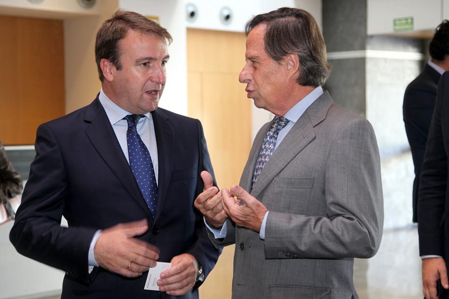 40º Aniversario de AICA - El alcalde García de Vinuesa junto con un miembro de la AICA.