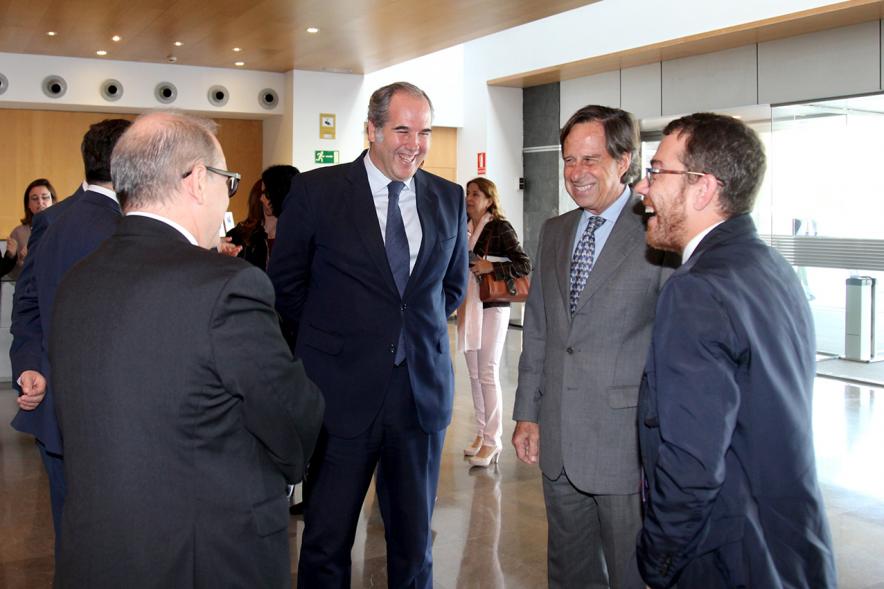 40º Aniversario de AICA - El alcalde García de Vinuesa junto con miembros de la AICA.