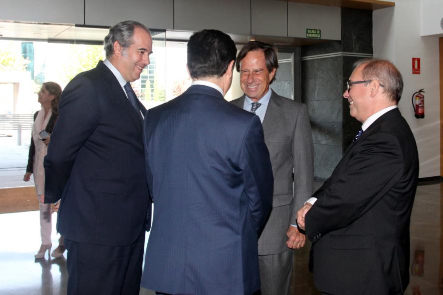 40º Aniversario de AICA - El alcalde García de Vinuesa junto con miembros de la AICA.