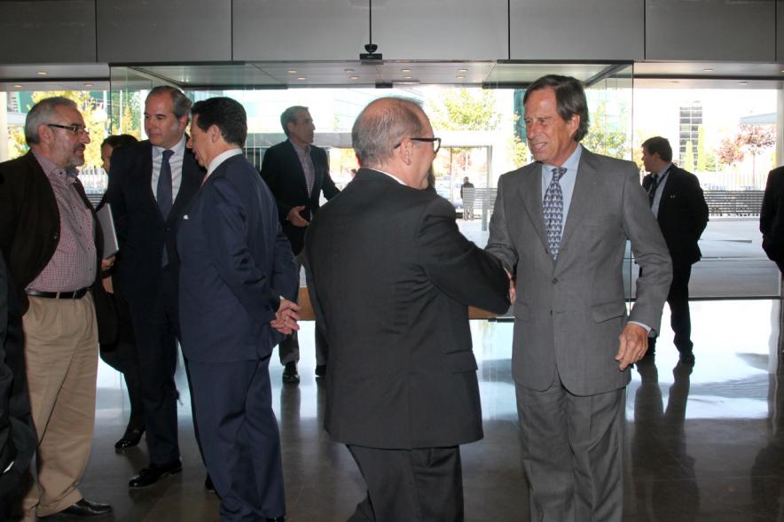 40º Aniversario de AICA - El alcalde García de Vinuesa junto con miembros de la AICA.
