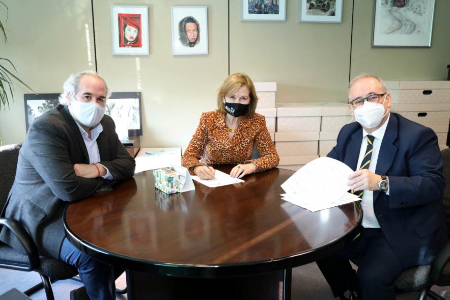 Concejal Ofelia Culebradas y autoridades . Firma de Convenio PBS - AICA - CECU - 2020