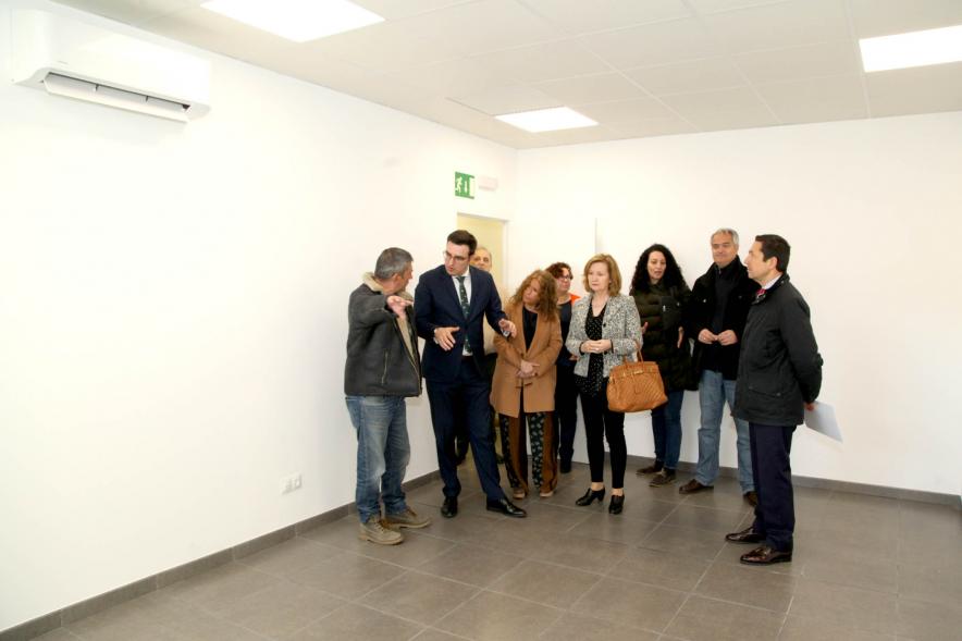 Autoridades. Visita Nuevo Local Asociación Alcoholicos Anónimos de Alcobendas - 2020 Concejales Ofelia Culebradas y Miguel Angel Arraz Molins e Inmaculada Puyalto