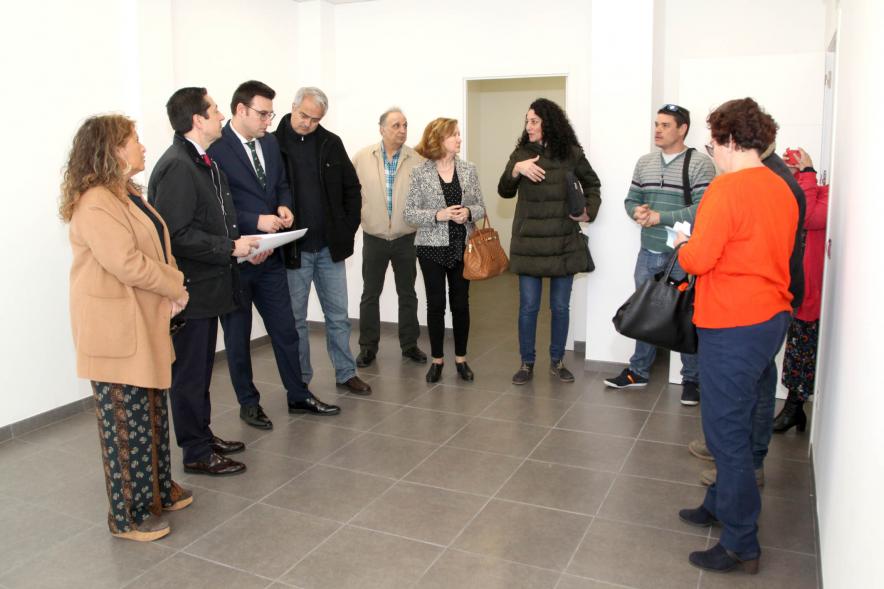Autoridades. Visita Nuevo Local Asociación Alcoholicos Anónimos de Alcobendas - 2020 Concejales Ofelia Culebradas y Miguel Angel Arraz Molins e Inmaculada Puyalto