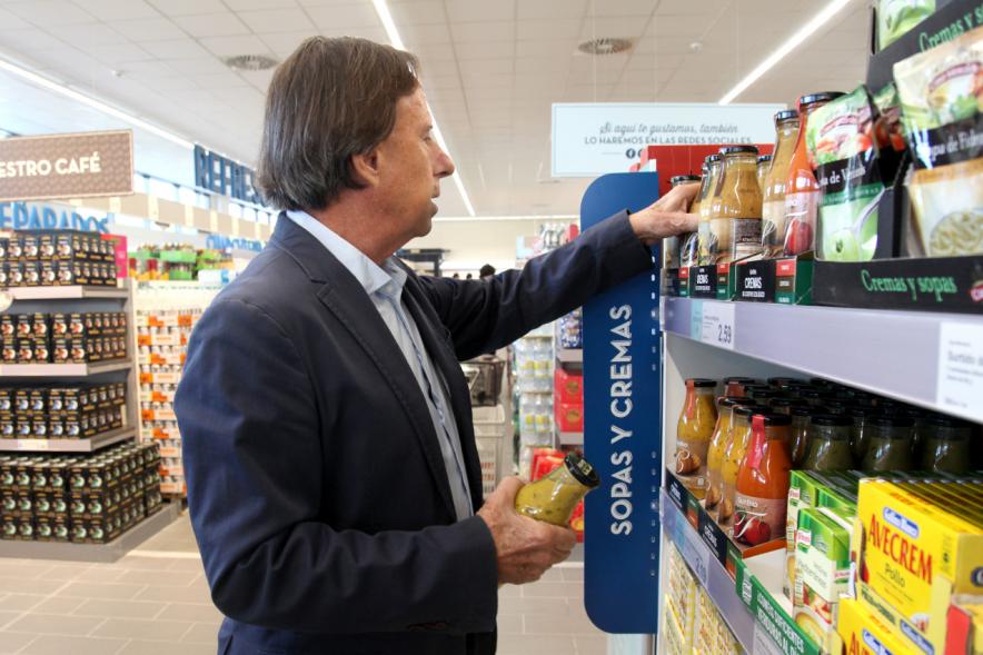 Inauguración Supermercados ALDI - El alcalde García de Vinuesa en el supermercado.
