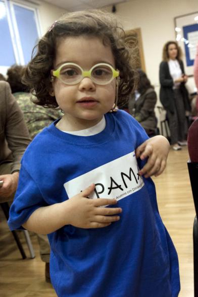 Día Mundial del Autismo en APAMA - Imagen de una niña.