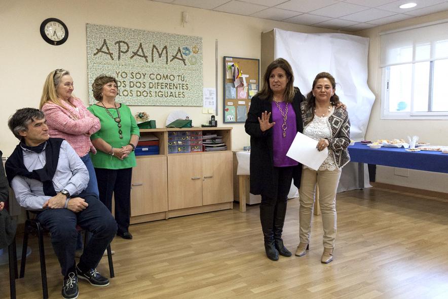 Día Mundial del Autismo en APAMA - Imagen de personas pertenecientes a asociación.