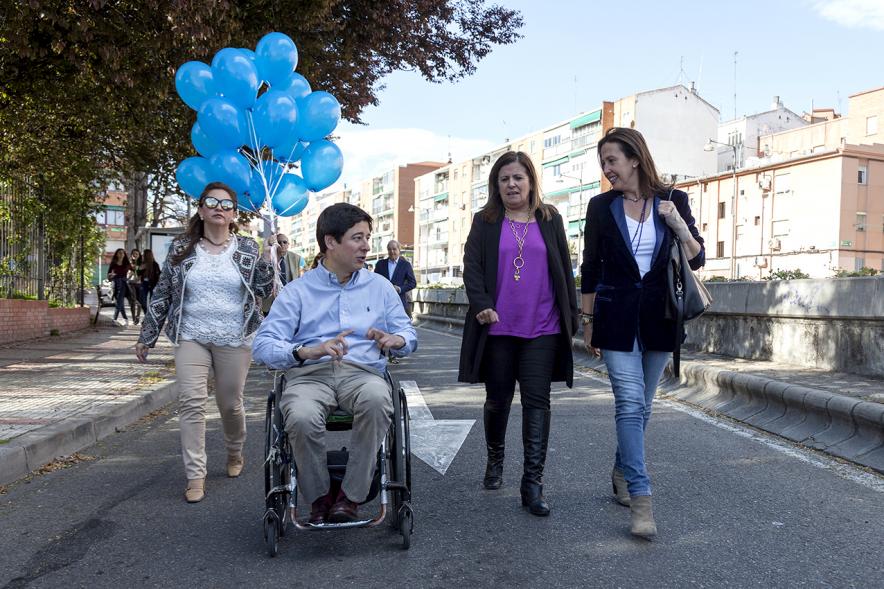 Día Mundial del Autismo en APAMA - Imagen de personas pertenecientes a asociación.