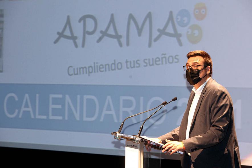Presentación Calendario APAMA 2021 - Imagen del vicealcalde Miguel Ángel Arranz dirigiéndose al público asistente..