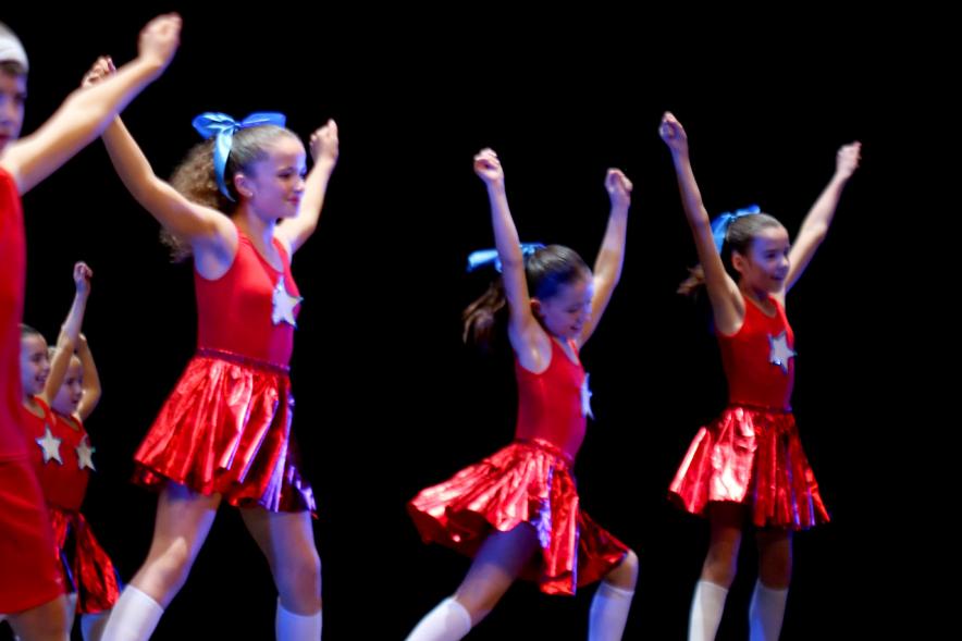 Actuación niñas en la Gala Benéfica APAMA - Ballet de Angela Garrido -2020
