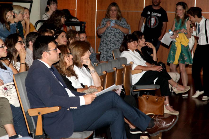 Presentación Curso Escolar 2019-20 APAMA - Imagen de la primera fila de autoridades municipales.