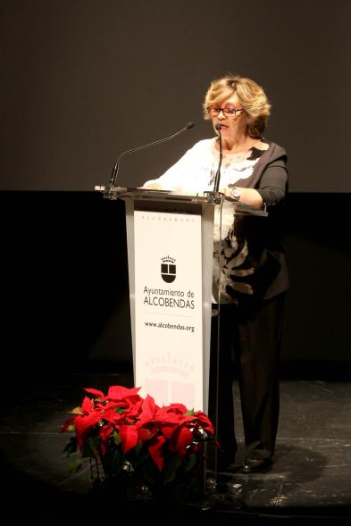 Presentación Calendario APAMA 2020 - Imagen de la concejala Ofelia Culebradas dirigiéndose al público asistente.