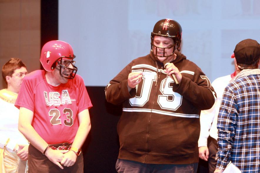 Presentación Calendario APAMA 2019 - Escena humorística representada por varios asociados. 