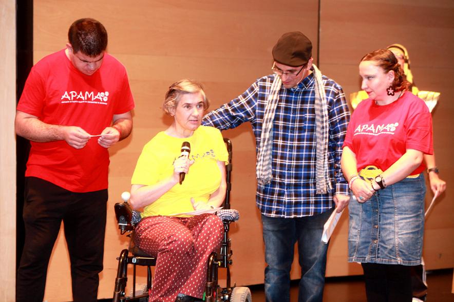 Presentación Calendario APAMA 2019 - Primer plano de jóvenes y adultos de la asociación .