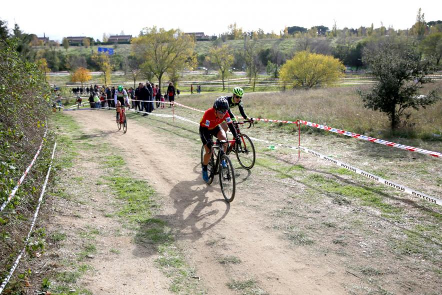 Ciclista en cuesta durante la carrera. VIII Ciclocross Ciudad de Alcobendas - 2019