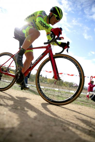Primer plano de ciclista durante la carrera. VIII Ciclocross Ciudad de Alcobendas -2019