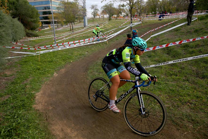 Primer plano de ciclista durante la carrera. VIII Ciclocross Ciudad de Alcobendas -2019