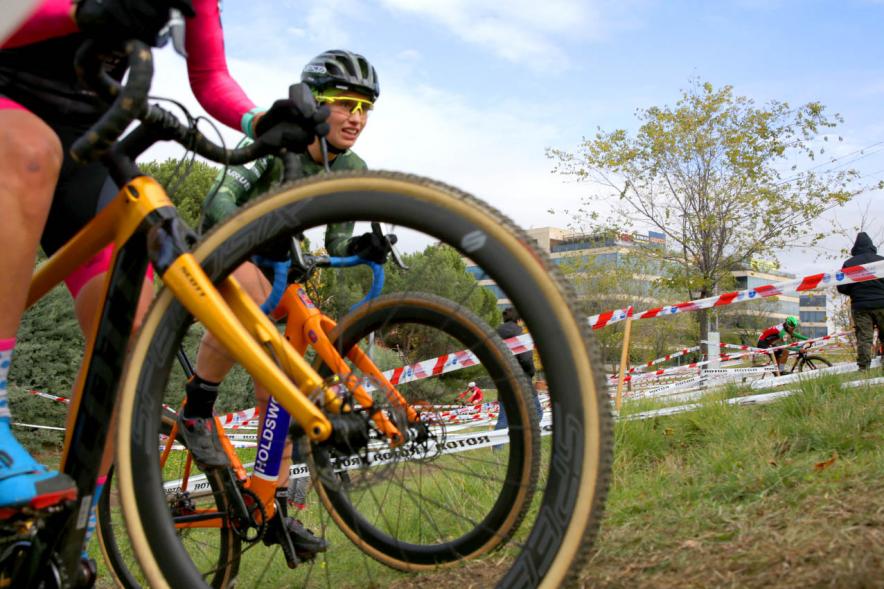 Primer plano de ciclista durante la carrera. VIII Ciclocross Ciudad de Alcobendas -2019