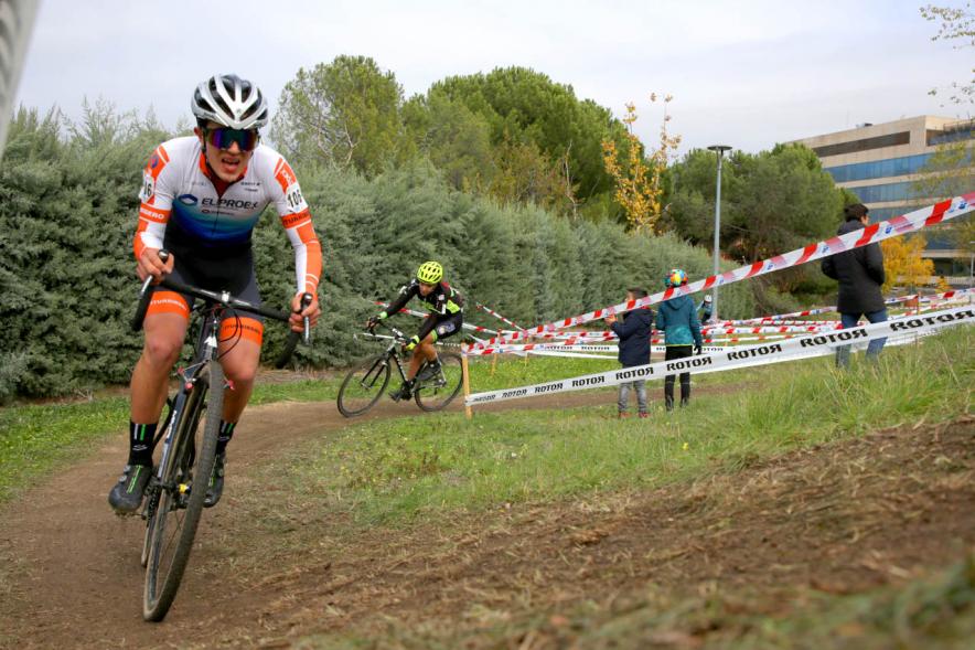Primer plano de ciclista durante la carrera. VIII Ciclocross Ciudad de Alcobendas -2019