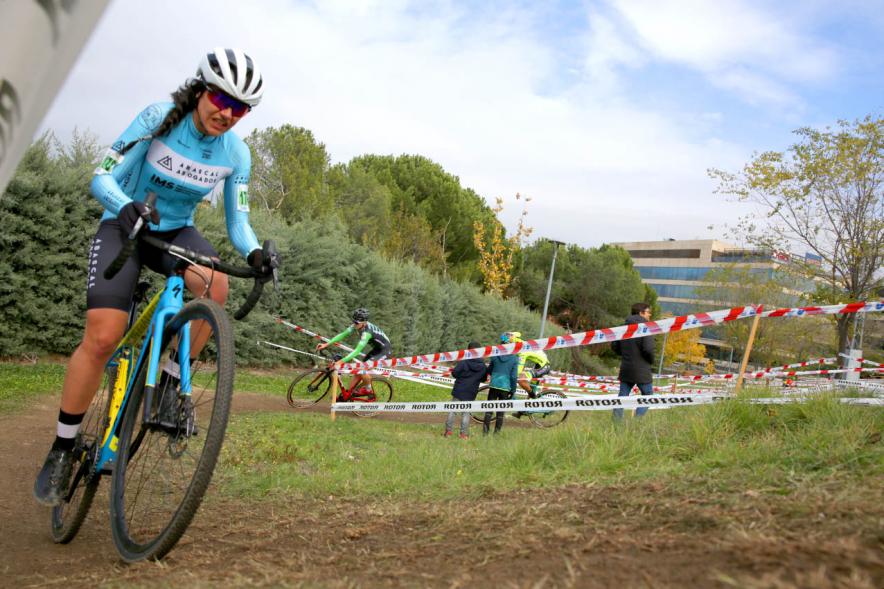 Primer plano de ciclista durante la carrera. VIII Ciclocross Ciudad de Alcobendas -2019