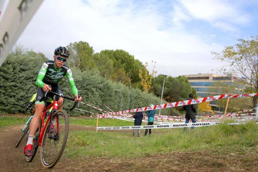 Primer plano de ciclista durante la carrera. VIII Ciclocross Ciudad de Alcobendas -2019