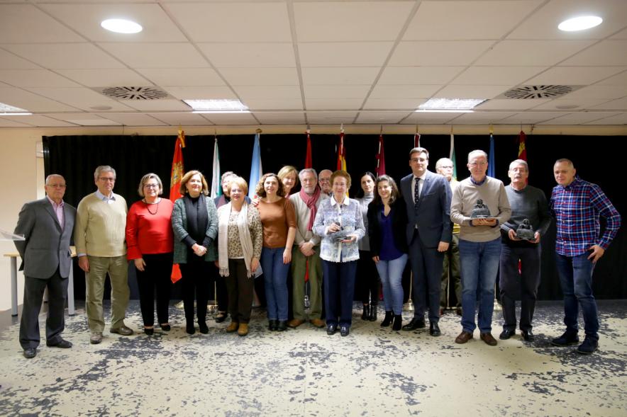 Concejal Miguel Angel Arranz y participantes . Premios de Poesía de las Casas Regionales - 2019