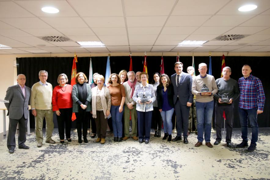 Concejal Miguel Angel Arranz y participantes . Premios de Poesía de las Casas Regionales - 2019