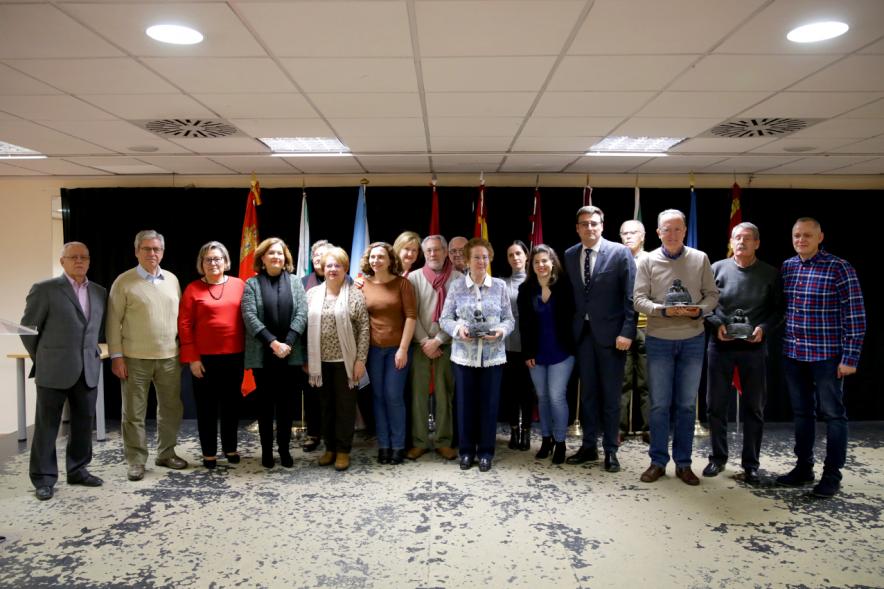 Concejal Miguel Angel Arranz y participantes . Premios de Poesía de las Casas Regionales - 2019