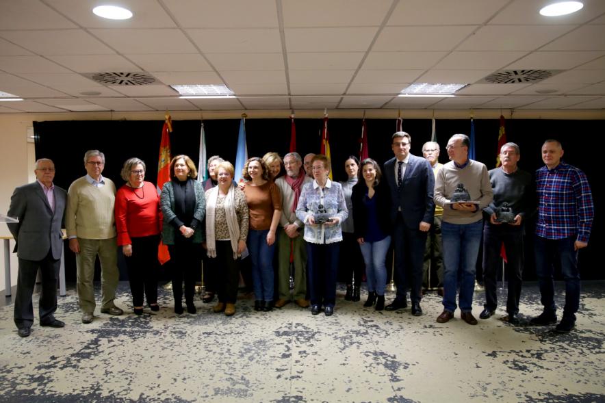 Concejal Miguel Angel Arranz y participantes . Premios de Poesía de las Casas Regionales - 2019