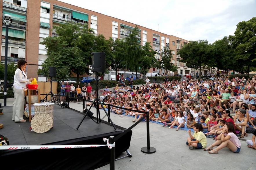 Asistentes. Títeres en la Plaza de la Artesanía