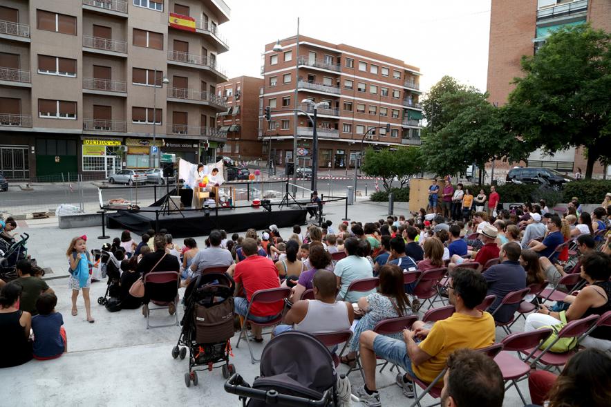 Asistentes. Títeres en la Plaza de la Artesanía