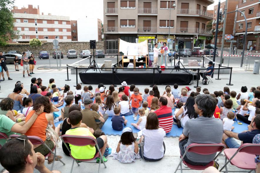 Asistentes. Títeres en la Plaza de la Artesanía 
