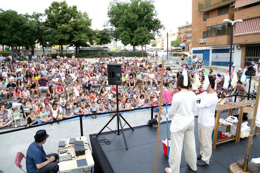 Asistentes. Títeres en la Plaza de la Artesanía 