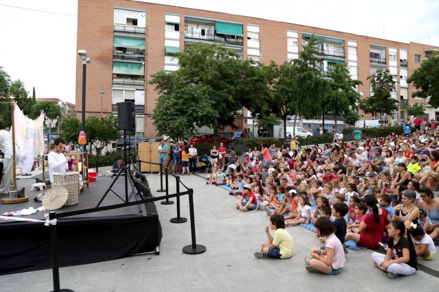 Asistentes. Títeres en la Plaza de la Artesanía