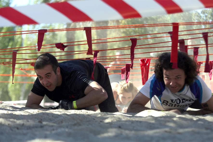 Gladiator Race - Primer plano  de la prueba de reptar.